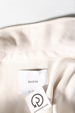 Дамско палто Bershka, Размер S, Цвят Екрю, Цена 58,00 лв.