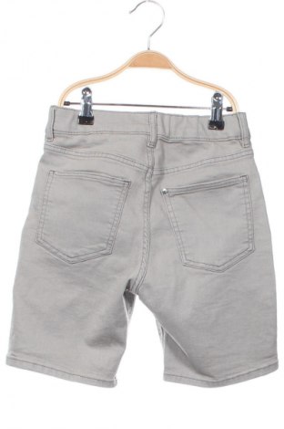 Kinder Shorts H&M, Größe 7-8y/ 128-134 cm, Farbe Grau, Preis 7,22 €