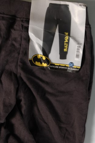 Pantaloni de trening, pentru copii Batman, Mărime 2-3y/ 98-104 cm, Culoare Gri, Preț 111,99 Lei