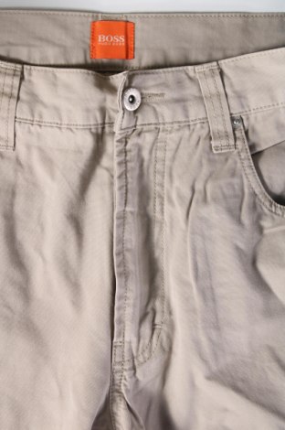 Pantaloni de bărbați Hugo Boss, Mărime M, Culoare Bej, Preț 239,80 Lei