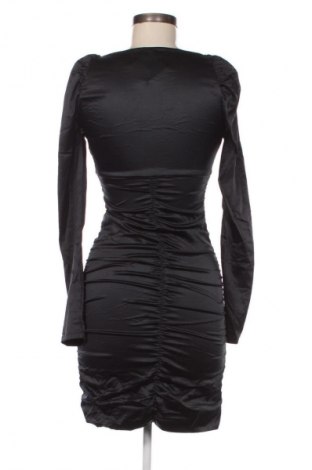 Kleid Gina Tricot, Größe M, Farbe Schwarz, Preis 33,99 €