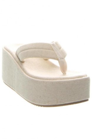 Чехли Pull&Bear, Размер 37, Цвят Екрю, Цена 51,99 лв.