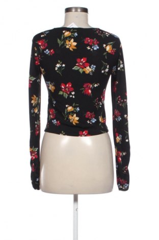 Damen Shirt Bershka, Größe M, Farbe Mehrfarbig, Preis 10,00 €
