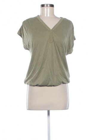 Дамска блуза Betty & Co, Размер S, Цвят Зелен, Цена 75,99 лв.