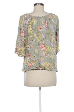 Дамска блуза Unbranded, Размер S, Цвят Многоцветен, Цена 13,99 лв.