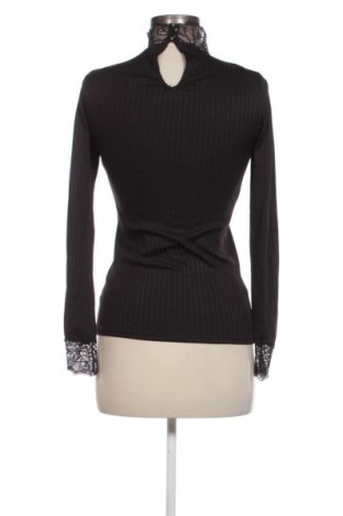 Дамска блуза Y.A.S, Размер S, Цвят Черен, Цена 26,33 лв.