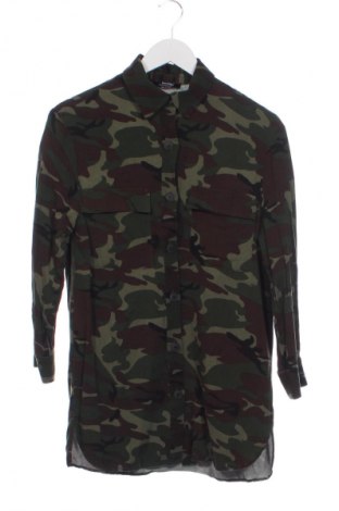 Дамска риза Bershka, Размер XS, Цвят Многоцветен, Цена 16,99 лв.