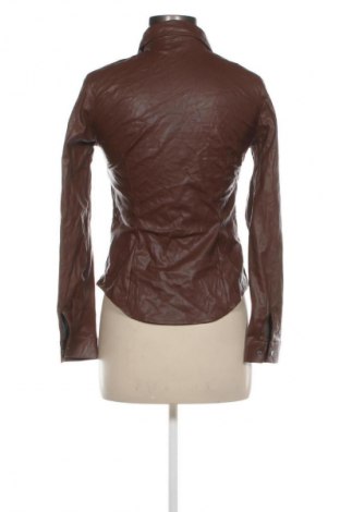 Дамска риза Bershka, Размер S, Цвят Кафяв, Цена 16,99 лв.