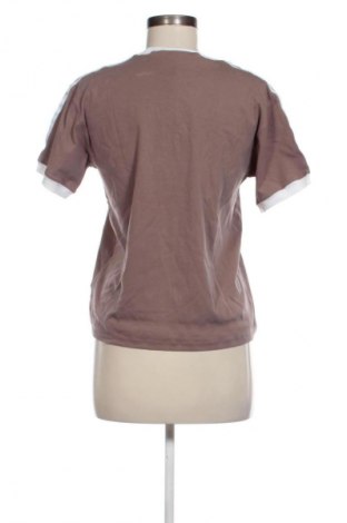 Дамска тениска Adidas Originals, Размер S, Цвят Кафяв, Цена 45,24 лв.