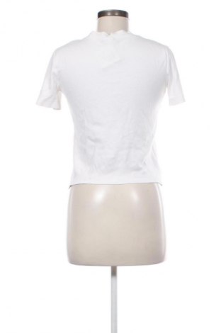 Дамска тениска Bershka, Размер XS, Цвят Бял, Цена 17,10 лв.