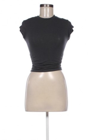 Dámske tričko Bershka, Veľkosť S, Farba Sivá, Cena  14,30 €