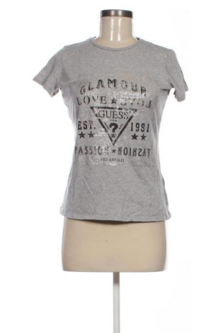 Дамска тениска Guess, Размер M, Цвят Сив, Цена 31,28 лв.