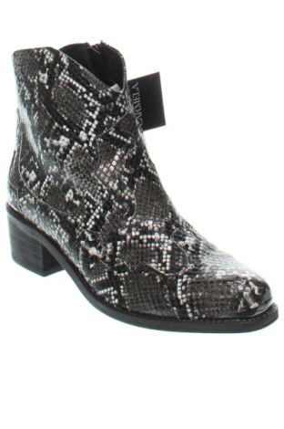 Botine de damă Carmela, Mărime 39, Culoare Multicolor, Preț 368,00 Lei