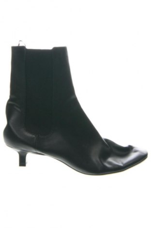 Дамски боти H&M, Размер 39, Цвят Черен, Цена 37,99 лв.