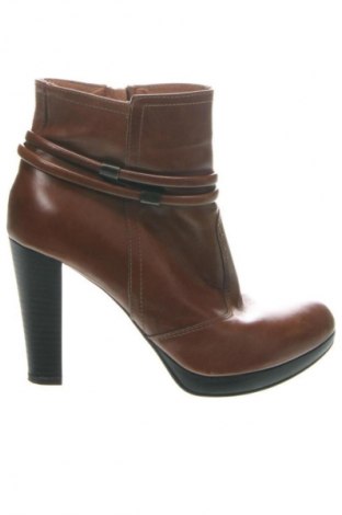 Дамски боти Nero Giardini, Размер 37, Цвят Кафяв, Цена 134,99 лв.