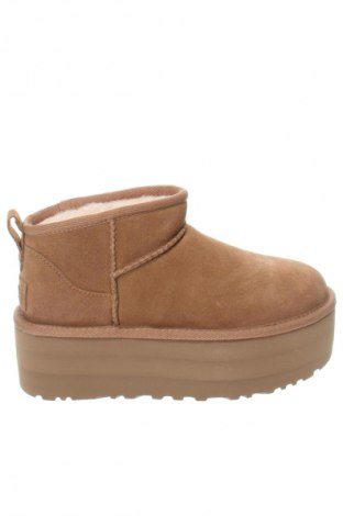 Дамски боти UGG Australia, Размер 36, Цвят Бежов, Цена 329,99 лв.