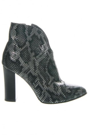 Botine de damă Unbranded, Mărime 36, Culoare Multicolor, Preț 118,99 Lei
