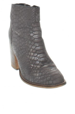 Botine de damă Unbranded, Mărime 38, Culoare Multicolor, Preț 160,99 Lei