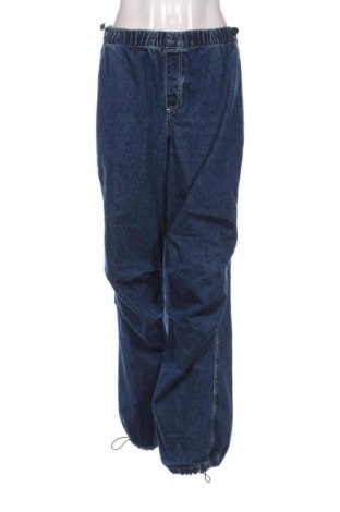 Дамски дънки Bershka, Размер S, Цвят Син, Цена 29,33 лв.