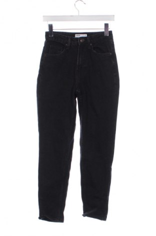 Дамски дънки Bershka, Размер XS, Цвят Черен, Цена 29,00 лв.