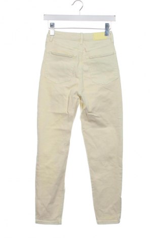 Damskie jeansy Bershka, Rozmiar S, Kolor Żółty, Cena 43,99 zł