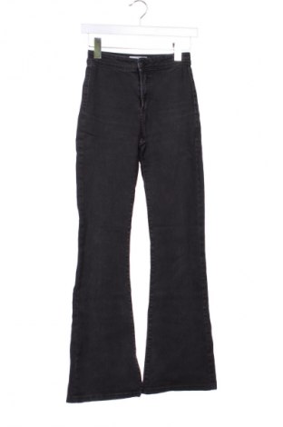 Дамски дънки Bershka, Размер XXS, Цвят Сив, Цена 29,33 лв.