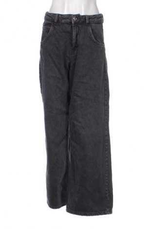 Dámske džínsy  Bershka, Veľkosť M, Farba Sivá, Cena  14,77 €