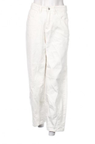 Damskie jeansy DAZY, Rozmiar S, Kolor Biały, Cena 66,67 zł