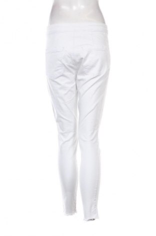 Дамски дънки Denim 1982, Размер M, Цвят Бял, Цена 16,99 лв.