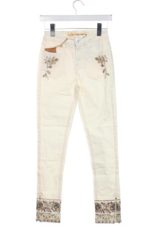 Дамски дънки Desigual, Размер XS, Цвят Екрю, Цена 174,99 лв.