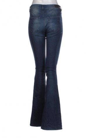 Дамски дънки Diesel, Размер S, Цвят Син, Цена 79,99 лв.