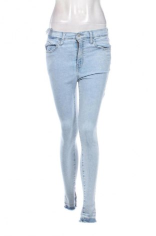 Дамски дънки Levi's, Размер M, Цвят Син, Цена 60,99 лв.