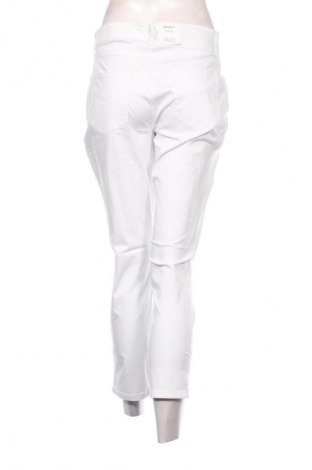 Дамски дънки Mac, Размер M, Цвят Бял, Цена 174,99 лв.