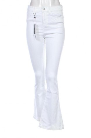 Női farmernadrág Noisy May, Méret M, Szín Fehér, Ár 14 309 Ft