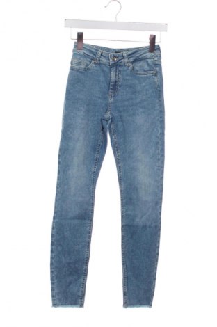 Дамски дънки ONLY, Размер XS, Цвят Син, Цена 77,99 лв.