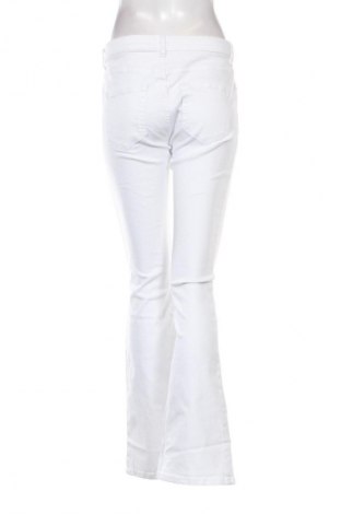 Дамски дънки ONLY, Размер L, Цвят Бял, Цена 62,99 лв.