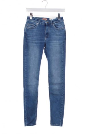 Дамски дънки ONLY, Размер M, Цвят Син, Цена 77,99 лв.