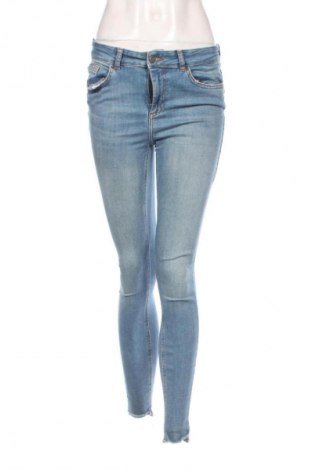 Damskie jeansy Pieces, Rozmiar M, Kolor Niebieski, Cena 76,40 zł