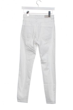 Blugi de femei Pull&Bear, Mărime S, Culoare Alb, Preț 76,32 Lei