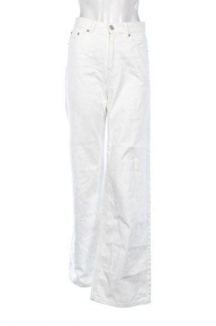 Damskie jeansy Pull&Bear, Rozmiar S, Kolor Biały, Cena 67,00 zł