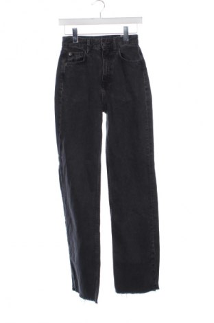 Damskie jeansy Pull&Bear, Rozmiar XS, Kolor Szary, Cena 67,00 zł