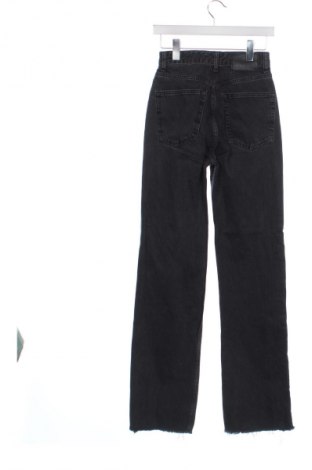 Damskie jeansy Pull&Bear, Rozmiar XS, Kolor Szary, Cena 67,00 zł