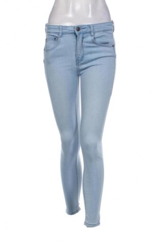 Дамски дънки Pull&Bear, Размер M, Цвят Син, Цена 39,00 лв.