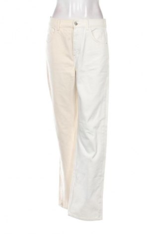 Дамски дънки Pull&Bear, Размер M, Цвят Бял, Цена 18,99 лв.