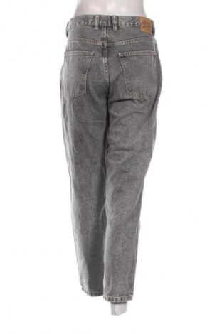 Дамски дънки Pull&Bear, Размер M, Цвят Сив, Цена 18,99 лв.