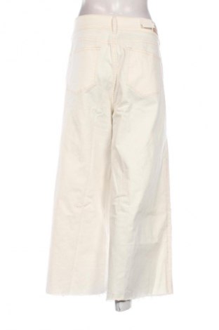 Дамски дънки S.Oliver, Размер XL, Цвят Екрю, Цена 93,99 лв.