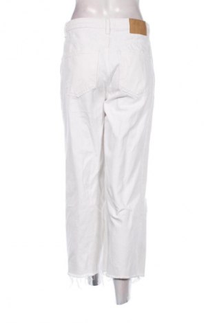 Дамски дънки Sinsay, Размер M, Цвят Бял, Цена 28,88 лв.