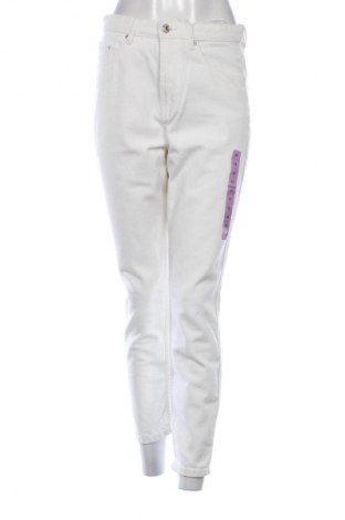 Damskie jeansy Sinsay, Rozmiar M, Kolor Biały, Cena 105,75 zł