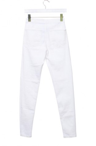 Дамски дънки Sinsay, Размер S, Цвят Бял, Цена 28,99 лв.
