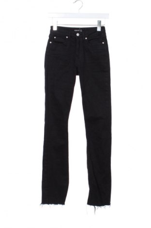 Dámske džínsy  Sinsay, Veľkosť XXS, Farba Čierna, Cena  14,83 €